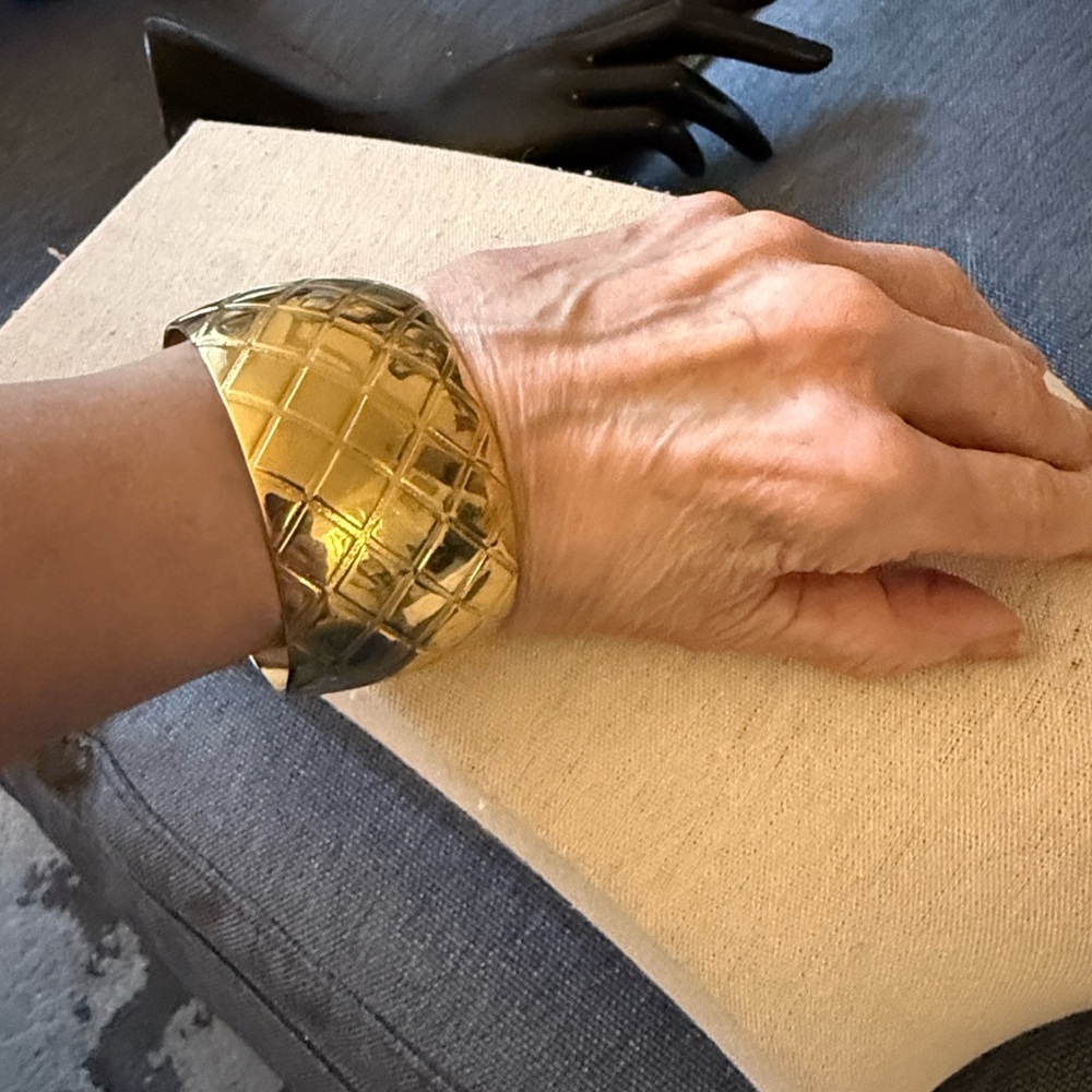 Vintage 1986 Avon “Fashion Points” Gold Tone Wide Cuff Bracelet W/Quilted Design - Picture 1 of 4